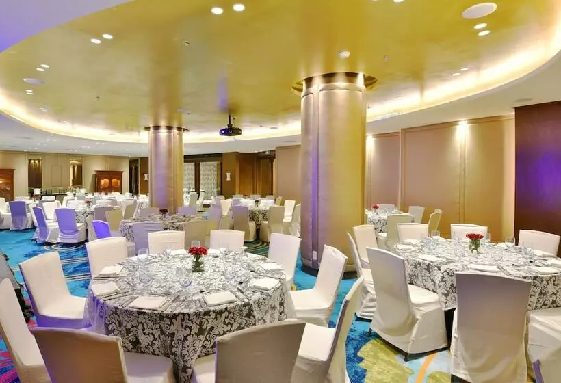 فندق Dusit Thani Manila