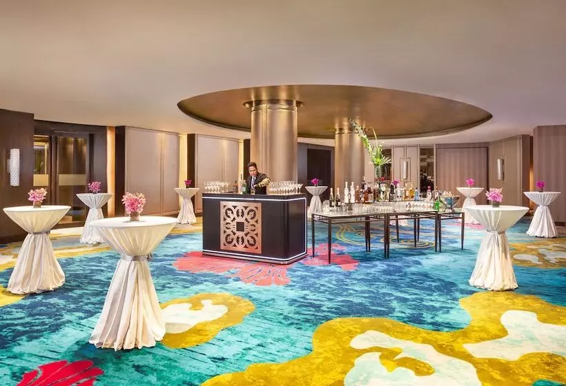 فندق Dusit Thani Manila