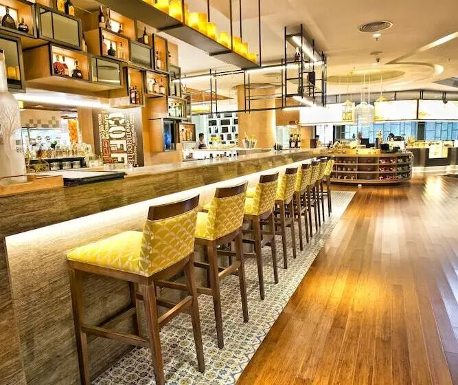 فندق Dusit Thani Manila