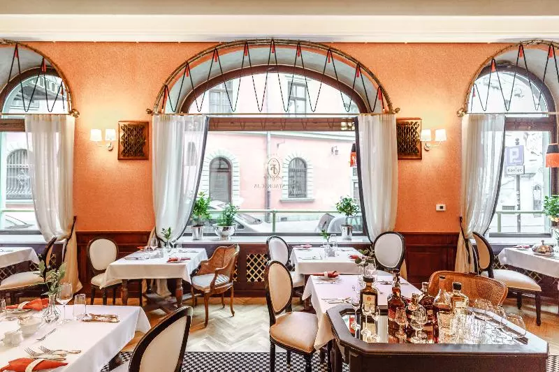 H15 Francuski Old Town   Destigo Hotels