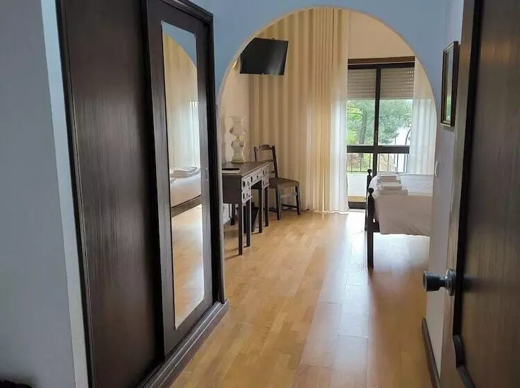 Отель Mira Serra