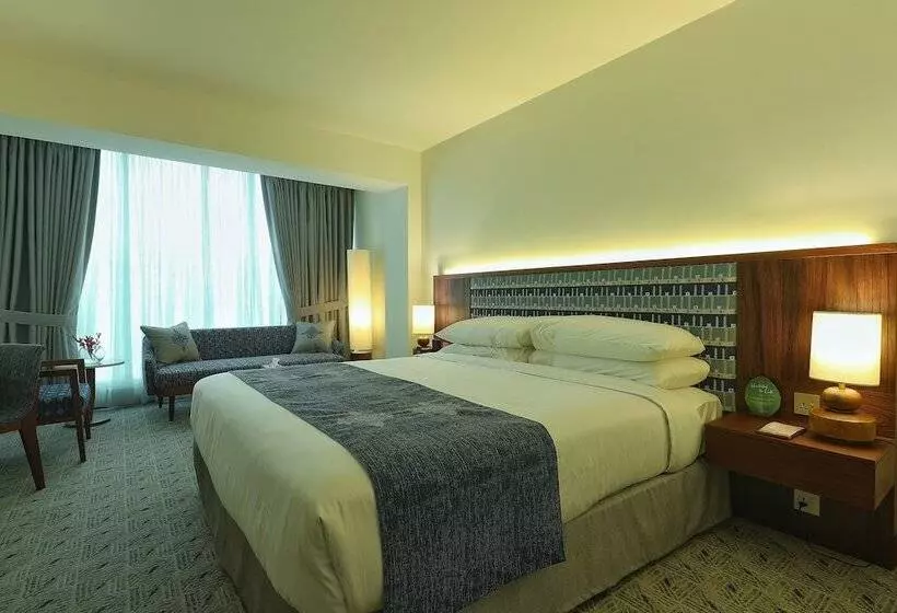 هتل Peshawar Serena