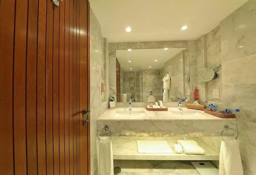 هتل Peshawar Serena