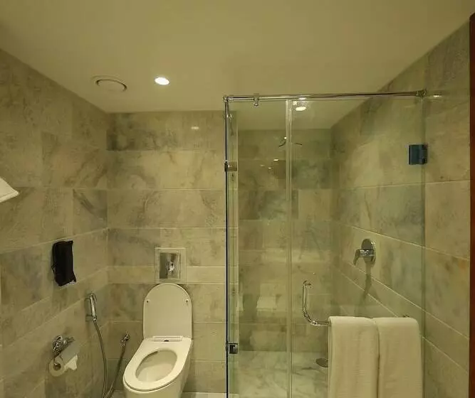 هتل Peshawar Serena