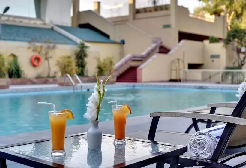 هتل Peshawar Serena