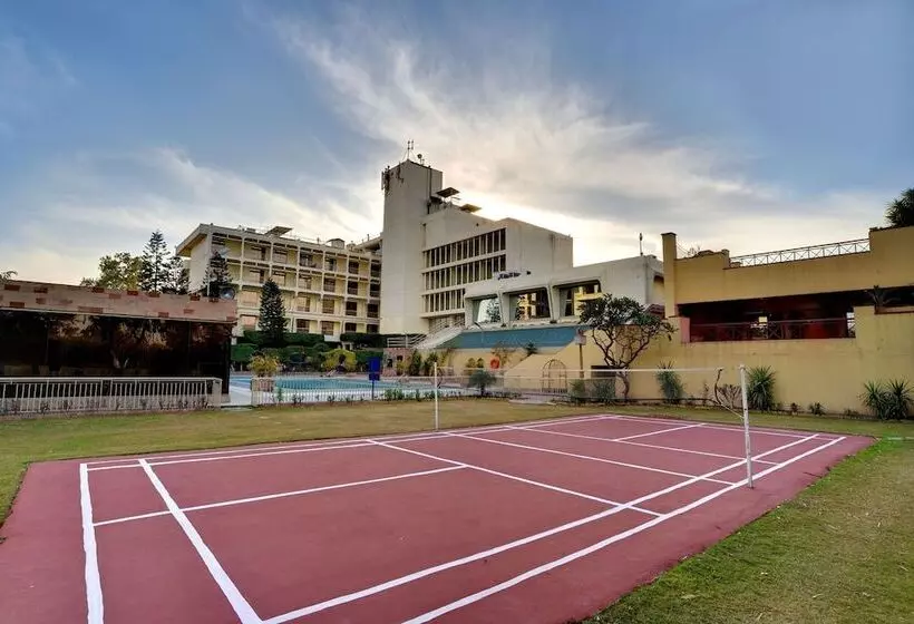 هتل Peshawar Serena