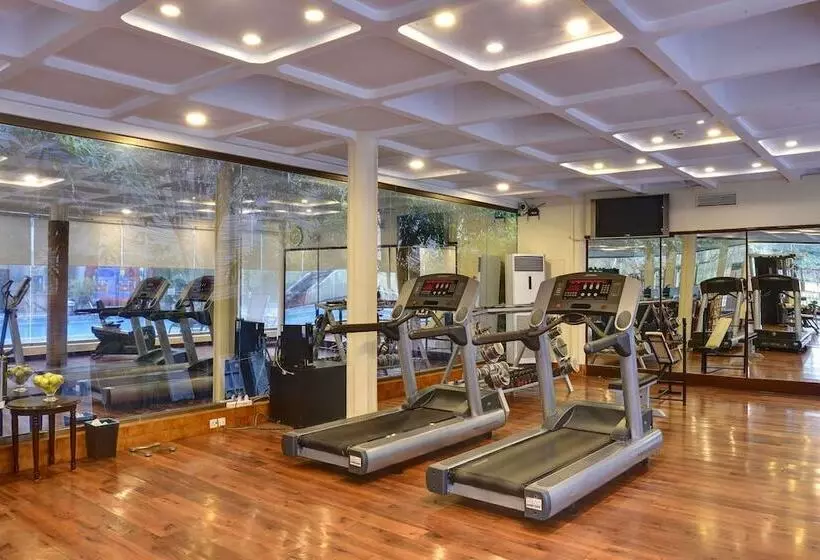 هتل Peshawar Serena