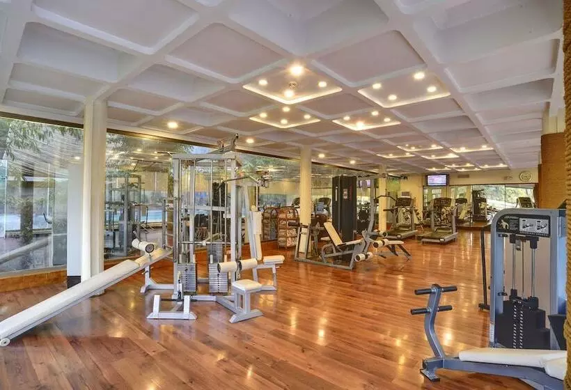 هتل Peshawar Serena