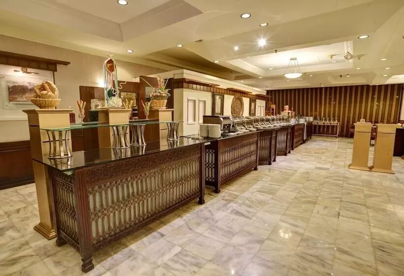 هتل Peshawar Serena