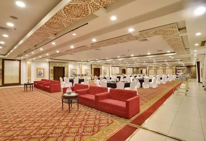 هتل Peshawar Serena