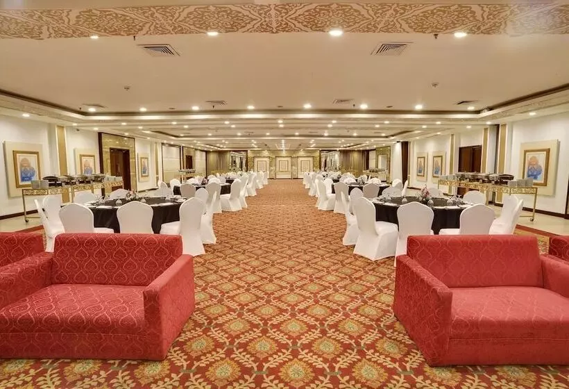 هتل Peshawar Serena