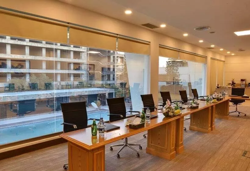 هتل Peshawar Serena