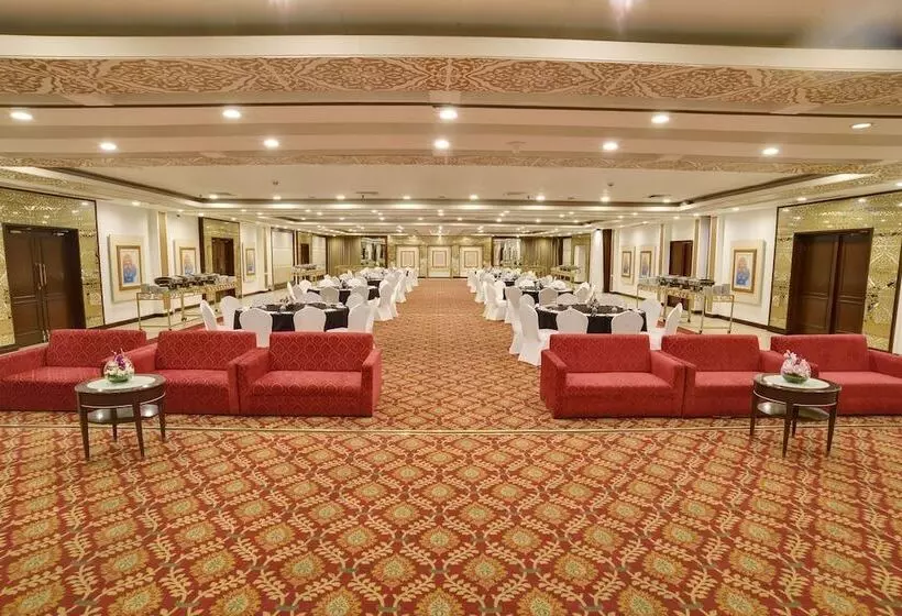 هتل Peshawar Serena