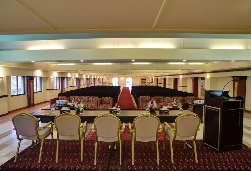 هتل Peshawar Serena