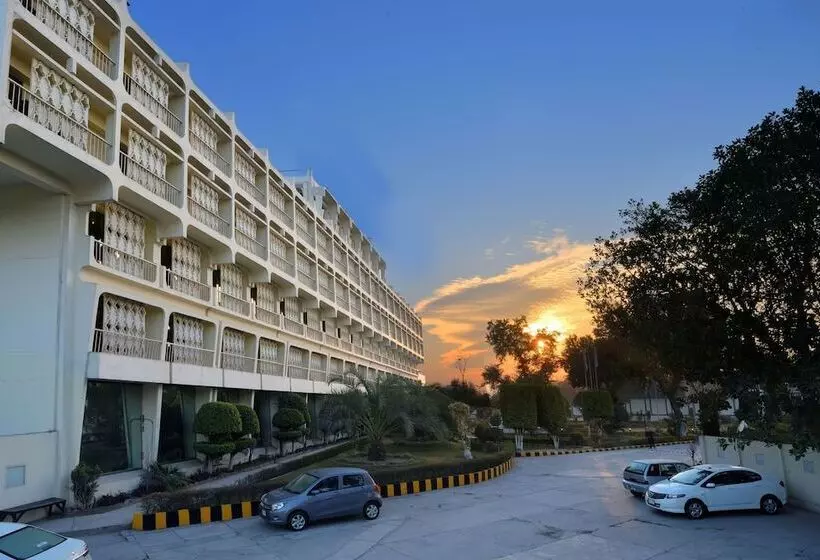 هتل Peshawar Serena