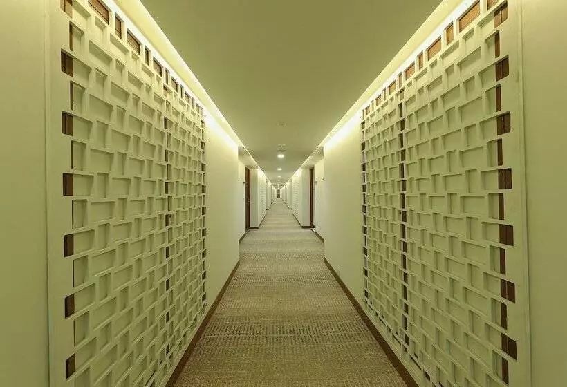 هتل Peshawar Serena