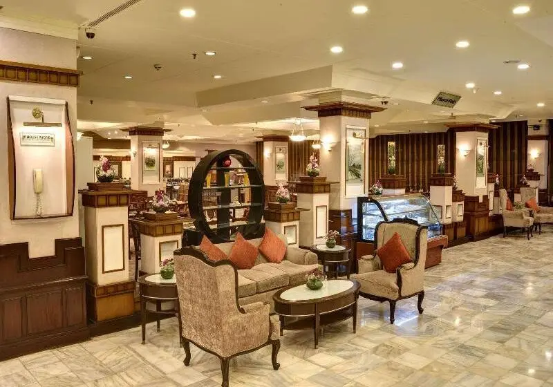 هتل Peshawar Serena