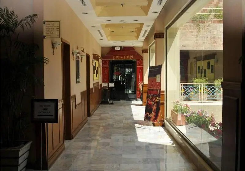 هتل Peshawar Serena
