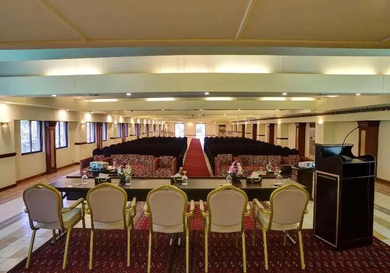 هتل Peshawar Serena