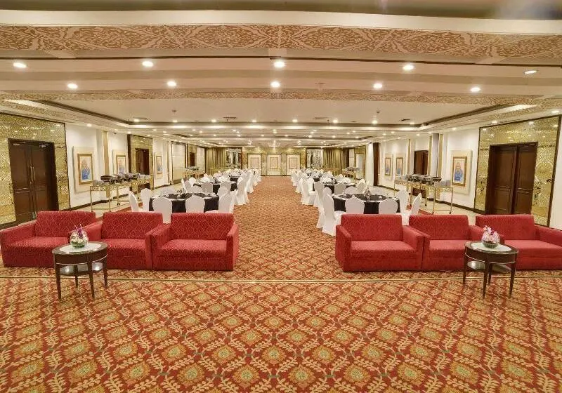 هتل Peshawar Serena