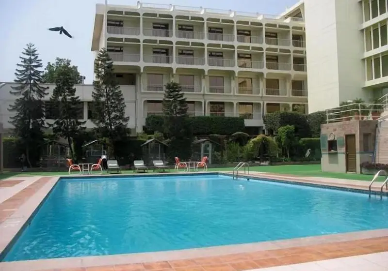 هتل Peshawar Serena