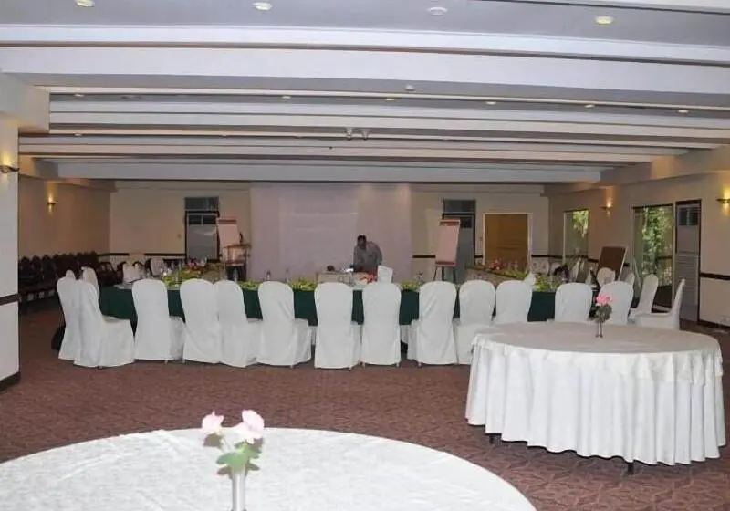هتل Peshawar Serena