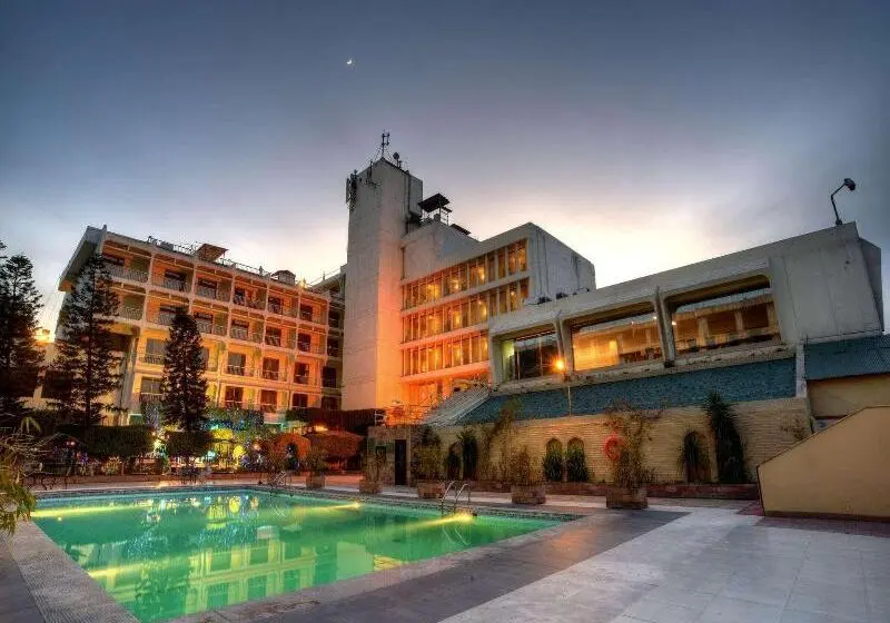 هتل Peshawar Serena