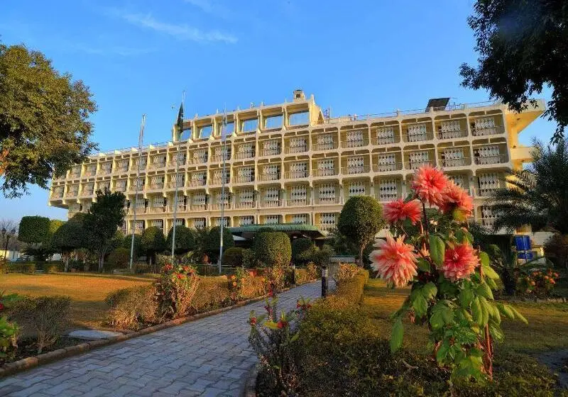 هتل Peshawar Serena