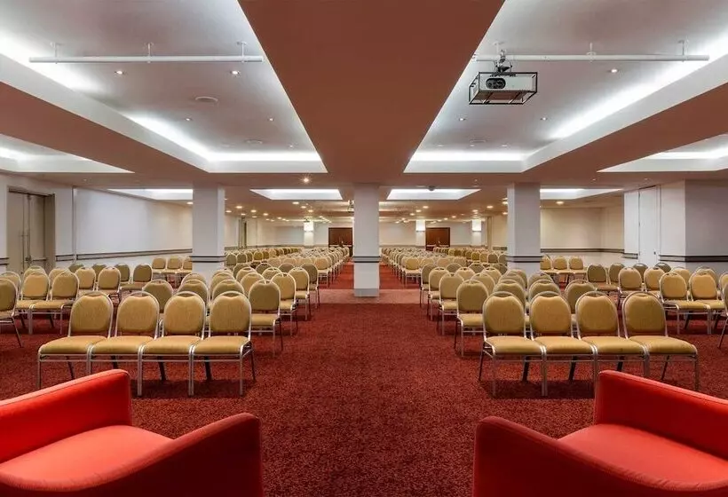 Pullman Auckland Hotel & Apartments