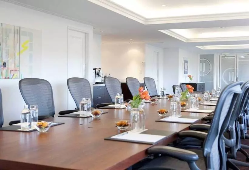 Pullman Auckland Hotel & Apartments