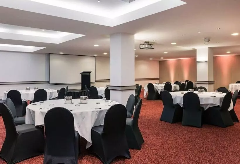 Pullman Auckland Hotel & Apartments