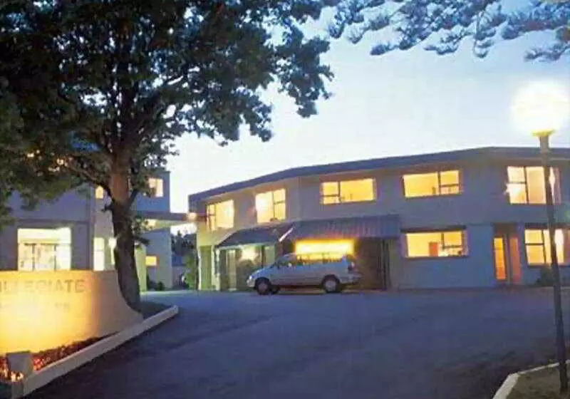 בית מלון כפרי Quality Inn Collegiate