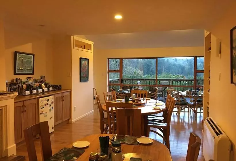 ホテル Waitomo Caves Guest Lodge