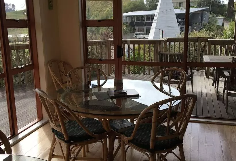 ホテル Waitomo Caves Guest Lodge