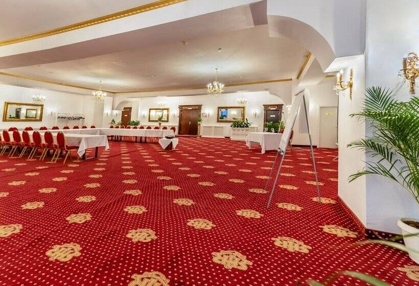 هتل Imparatul Romanilor