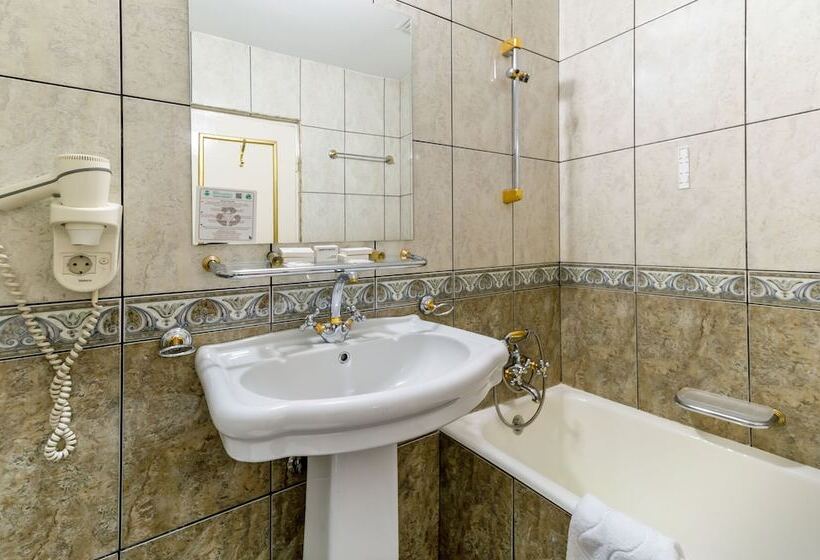 هتل Imparatul Romanilor