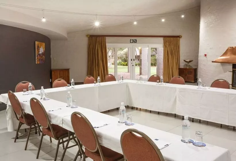 Protea Hotel By Marriott Oudtshoorn Riempie Estate