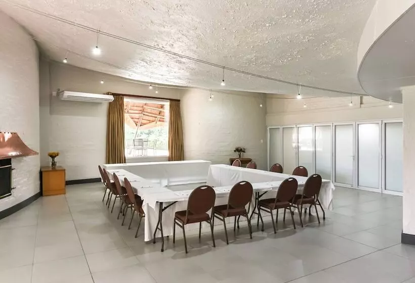 Protea Hotel By Marriott Oudtshoorn Riempie Estate