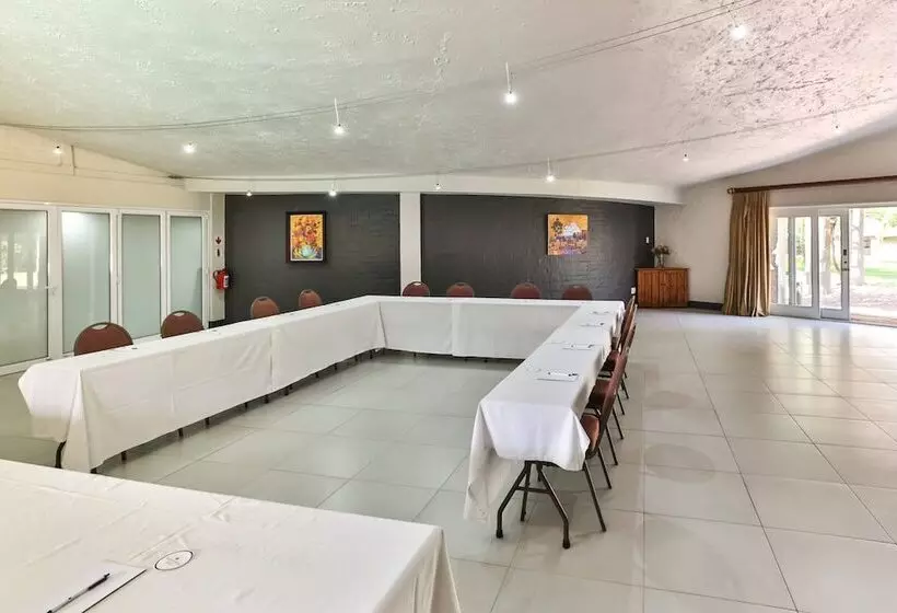 Protea Hotel By Marriott Oudtshoorn Riempie Estate