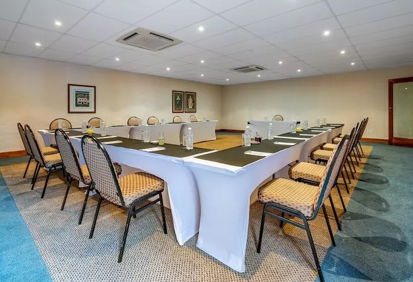 African Sky Hotels   Pine Lake Inn