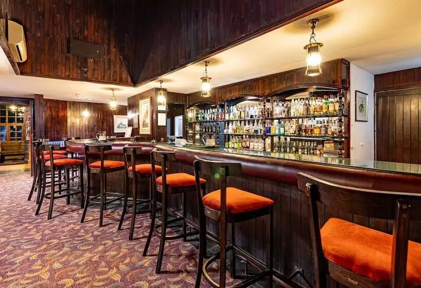 African Sky Hotels   Pine Lake Inn