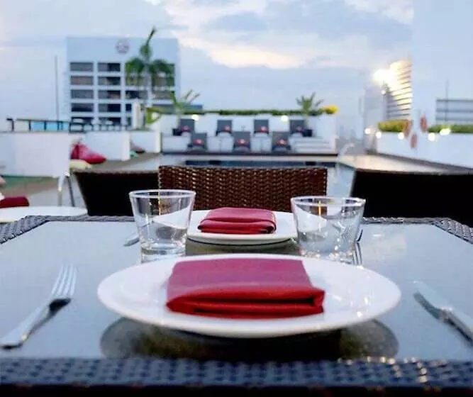 ホテル Furama Silom Bangkok