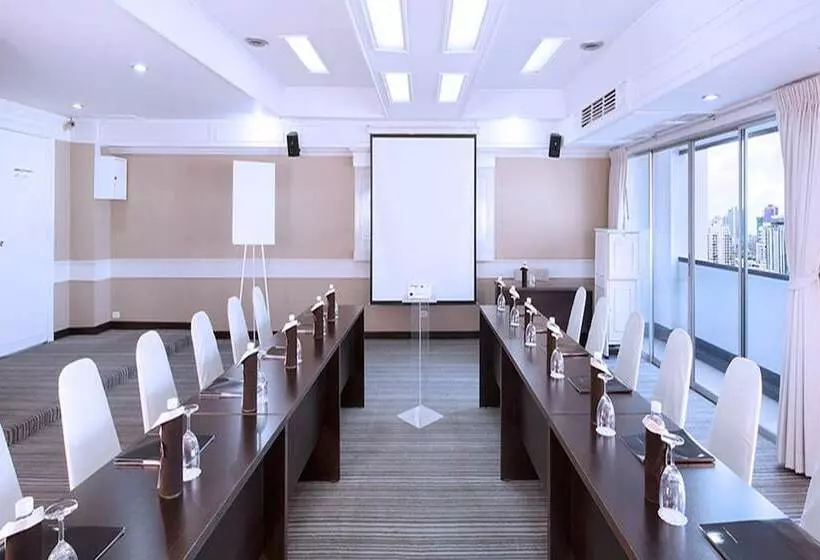 ホテル Furama Silom Bangkok