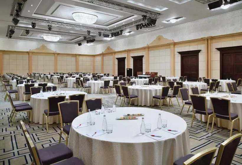 Отель Riyadh Marriott