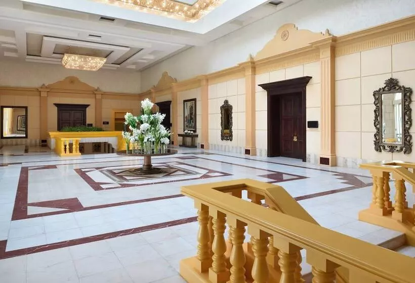 Отель Riyadh Marriott