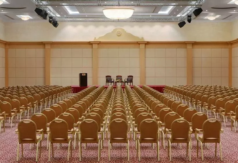 Отель Riyadh Marriott