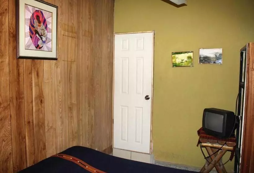 فندق Ximenas Guest House