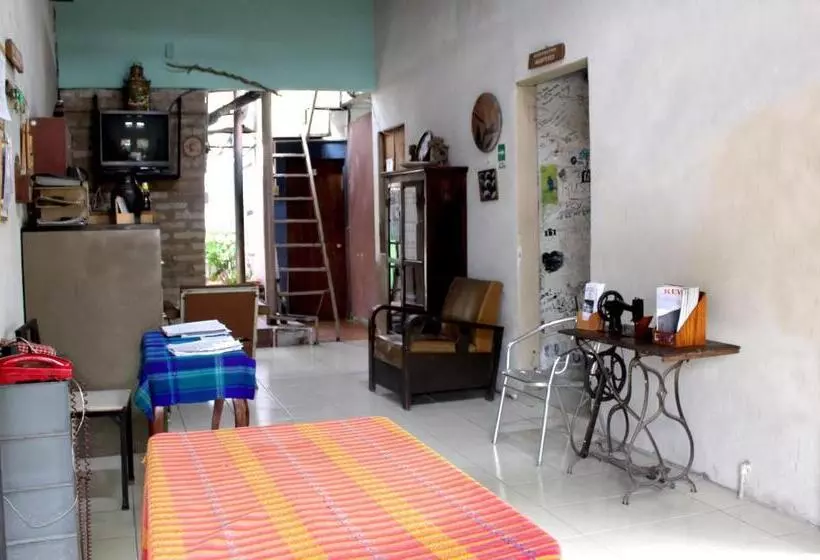 فندق Ximenas Guest House