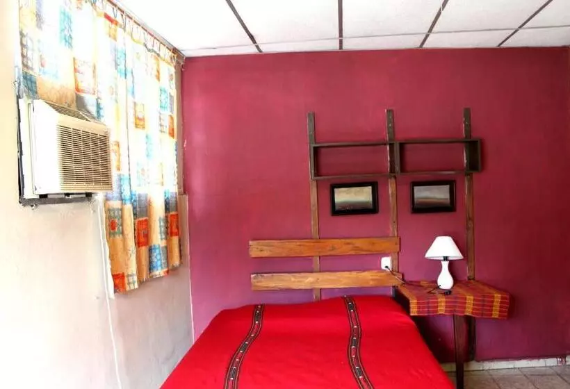 فندق Ximenas Guest House