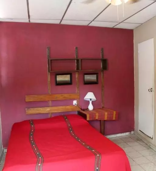 فندق Ximenas Guest House